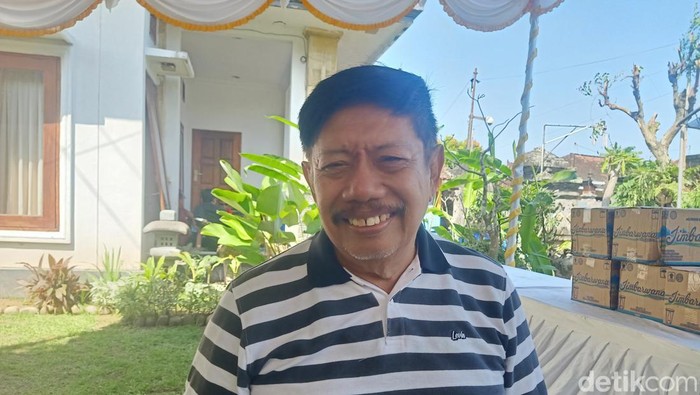 Mantan Bupati Jembrana, I Gede Winasa, saat ditemui di kediamannya Sabtu, (6/7/2024). (I Putu Adi Budiastrawan/detikBali)