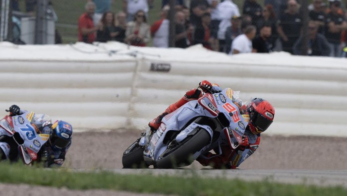 HOHENSTEIN-ERNSTTHAL, GERMANY - JULY 07:  Marc Marquez of Spain and Gresini Racing MotoGP rounds the bend during the MotoGP Of Germany - Race at Sachsenring Circuit on July 07, 2024 in Hohenstein-Ernstthal, Germany. (Photo by Mirco Lazzari gp/Getty Images)