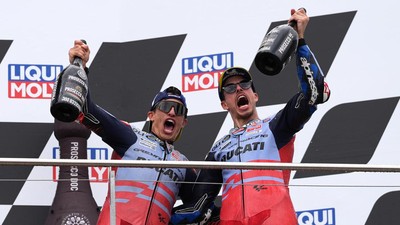 Momen Marc dan Alex Marquez Podium Bareng di Sachsenring