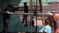 Butuh waktu minimal 7 bulan untuk memperbaiki kapal barang yang beratnya rata-rata 350 ton.  