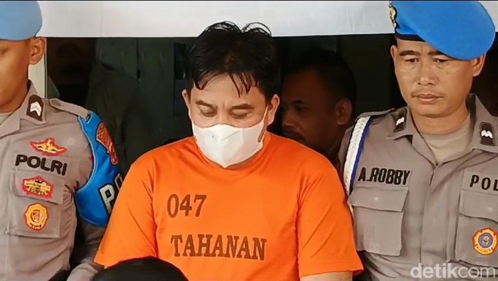 Muhammad Saleh Mukadam saat ditetapkan tersangka.