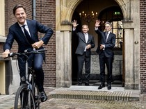 Eks PM Belanda Gowes Tinggalkan Kantor Usai 14 Tahun Menjabat, Videonya Viral
