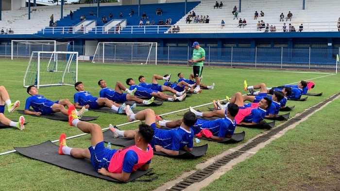 Para pemain Persib latihdn di Stadion Persib, Kota Bandung.