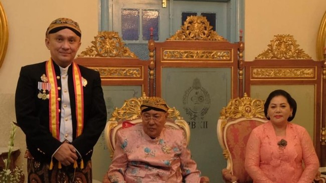 Momen Victor Rarung Terima Gelar Bangsawan dari Keraton Solo