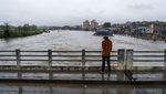 Penampakan Derasnya Aliran Banjir di Sungai Bagmati Nepal