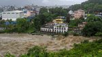 Penampakan Derasnya Aliran Banjir di Sungai Bagmati Nepal
