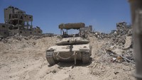 Sebelum menginvasi Rafah, Israel mengatakan empat batalyon Hamas yang tersisa telah mundur ke sana, wilayah seluas sekitar 25 mil persegi (65 kilometer persegi) yang berbatasan dengan Mesir. Israel mengatakan ratusan militan tewas dalam serangan di Rafah. Sejumlah perempuan dan anak-anak juga tewas akibat serangan udara dan operasi darat Israel.