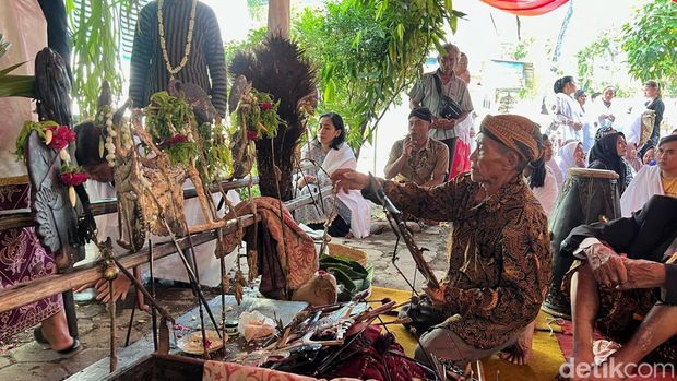 Pertunjukan wayang krucil yang digelar di Grebek Suro Kediri