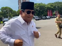 Momen Prabowo Pamer Gaya Silat-Lari Kecil di Istana Usai Pulih Operasi