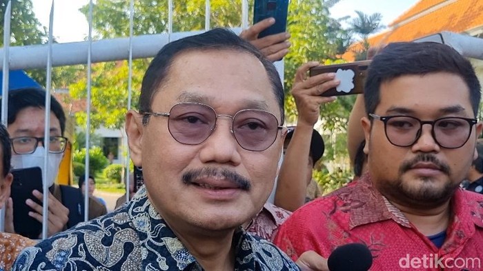 Prof BUS datangi rektorat Unair usai dicopot dari jabatan Dekan FK Unair