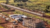 Lokasi stasiun ini berada di antara Stasiun Cicayur dan Stasiun Parung Panjang.