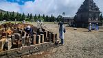 Melihat Proses Rehabilitasi Candi Srikandi di Dieng