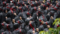 Meski belum jelas berapa jumlah anggota NSEU yang mogok kerja, 8.100 anggota NSEU dipastikan mengikuti aksi protes yang dimulai pada Senin (8/7).  