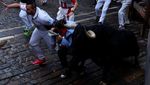 Potret Ribuan Orang Dikejar Banteng Saat Festival San Fermin di Spanyol