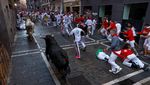 Potret Ribuan Orang Dikejar Banteng Saat Festival San Fermin di Spanyol