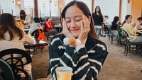 Momen kuliner lain diunggah Salsha saat mengunjungi Disney World. Ia menikmkati katsu di salah satu restoran. Foto: Instagram @salshabillaadr