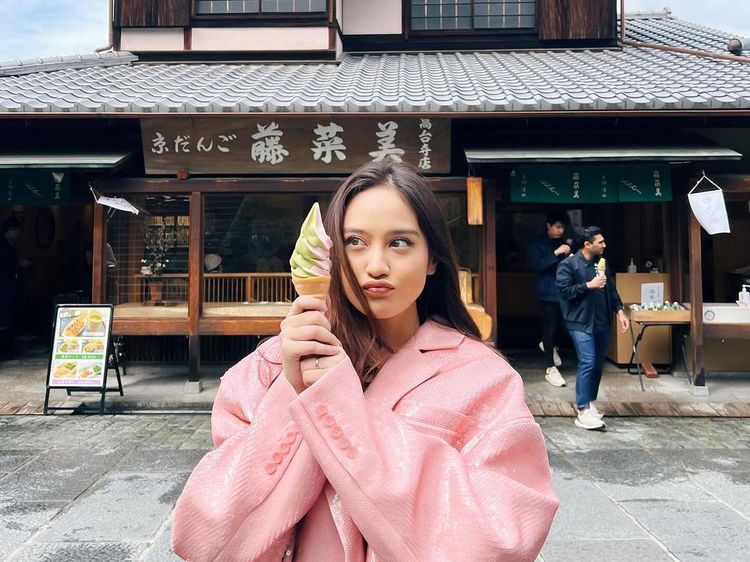 Serunya Salshabilla Adriani Kulineran di Jepang Sebelum Menikah