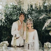 Salshabilla Adriani dan Ibrahim Risyad juga tak kalah menggemparkan publik usai diam-diam resmi menikah. Keduanya menggelar resepsi bernuansa adat Minang di Hotel Ayana, Jakarta pada 7 Juli 2024. Foto: Instagram@salshabillaadr