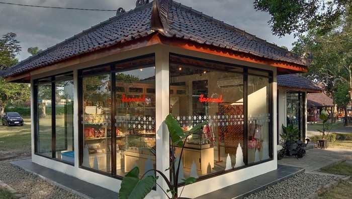 Sarinah buka store di Candi Prambanan