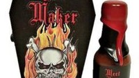 Sebuah merek saus yang mematikan ini bahkan dengan kotak mirip peti mati. Saus ini terbuat dari ghost pepper segar yang dihaluskan dan diekstraksi. Foto: Small Axe Peppers
