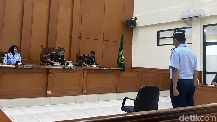 Sidang putusan mantan Koorsmin Kabasarnas, Letkol Afri Budi Cahyanto terkait kasus suap Rp 8,3 miliar pengadaan barang dan jasa di Basarnas ditunda. (Kadek/detikcom).