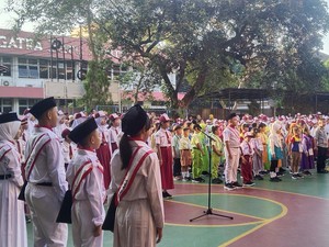Cerita Ortu di Hari Pertama Anak Masuk SD: Bersiap Sejak Malam-Salah Seragam