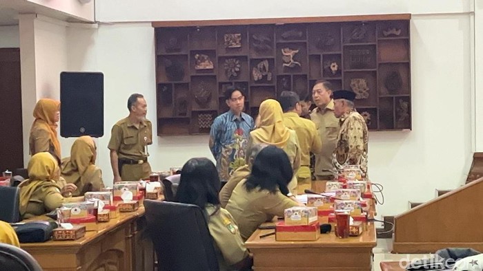 Suasana rapat paripurna DPRD Solo saat skorsing, Senin (8/7/2024).