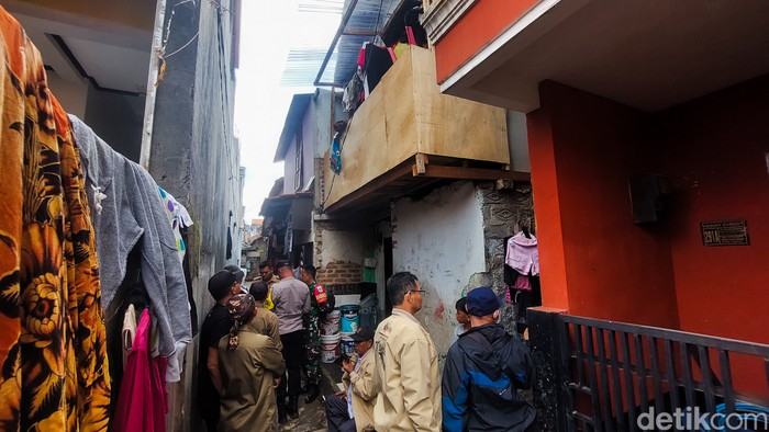 Suasana Rumah di Gang Sempit Cimahi yang Dihuni 18 KK