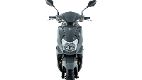 SYM Orbit III 125 punya wajah yang tergolong unik. Headlamp atau lampu utamanya berada di area sentral, sementara sepasang seinnya dipasang terpisah di bagian kepala. Kemudian fairing atau sayapnya dibuat minimalis dengan bagian sisi-sisi bodi yang penuh lekukan tajam. Foto: Doc. SYM