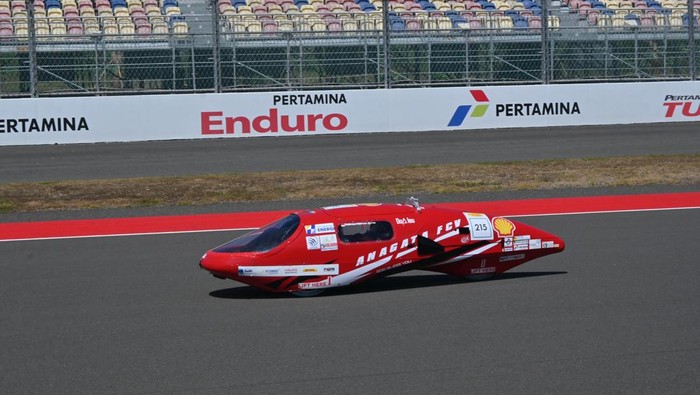 Tim Apatte Elang Energi dari Universitas Brawijaya (UB) berhasil membawa pulang 2 gelar juara pada ajang Shell Eco-Marathon 2024