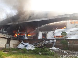Kebakaran Pabrik Garmen Boyolali Belum Padam, Api Diduga dari Gudang Packing