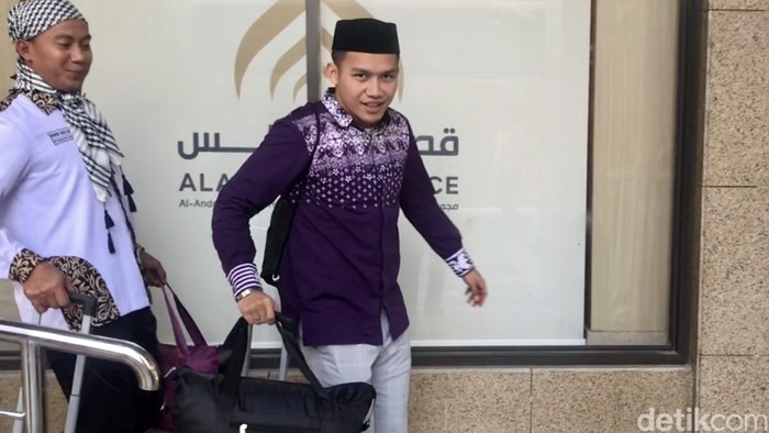 Witan Sulaeman tergabung dalam rombongan jemaah haji yang pesawatnya delay 28 jam.