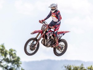 Keren! 2 Pebalap Motorcross AHM Raih Poin di MXGP Seri Ke-12 Lombok