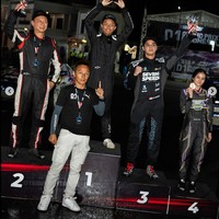 Dalam keterangan unggahannya Al mengaku bahwa itu adalah momen pertama dirinya mengikuti lomba ngedrift. Ia juga mengucapkan terima kasih kepada tim serta orang-orang yang sudah mendukungnya. Foto: Instagram/@alghazali7