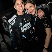 Sang bunda, Maia Estianty, terlihat hadir dan turut memberi dukungan. Keduanya pun tampak memamerkan momen kebersamaan mereka. Foto: Instagram/@alghazali7