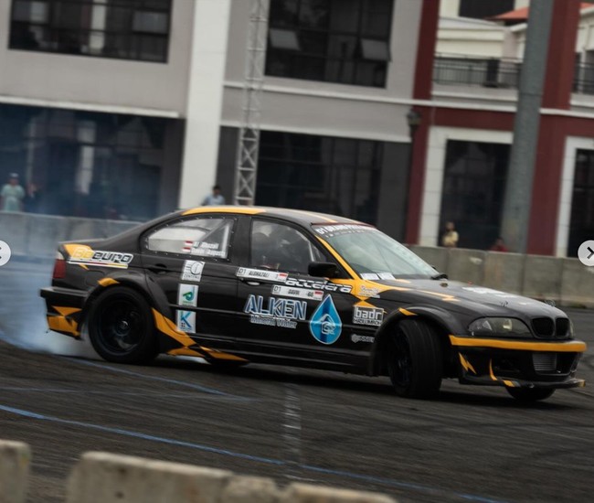 Meski perdana mengikuti lomba tersebut, nyatanya kemampuan Al ngedrift patut diacungi jempol. Di lomba ngedrift pertamanya ia sudah berhasil menyabet gelar juara 3. Foto: Instagram/@alghazali7