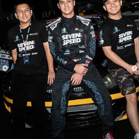 Unggahan Al itu pun banjir komentar netizen. Tak sedikit yang memberikan selamat, sementara beberapa lainnya tampak menyoroti kemesraan Al dan Alyssa. Diketahui setelah putus dari Alyssa, Al sempat dikabarkan dekat dengan artis cantik Laura Moane. Namun kini tampaknya Al sudah kembali berpacaran dengan Alyssa. Foto: Instagram/@alghazali7