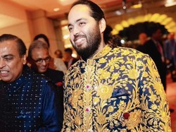 Anak Orang Terkaya Asia Pakai Baju Emas Asli di Pesta Pranikah