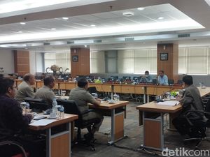 Anggota DPRD DKI Semprot Pengelola Tower BTS di Atas Masjid!