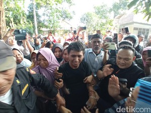 Antusiasme Warga Sambut Kedatangan Pegi Setiawan di Cirebon