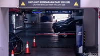 Bangunan Halte Transport Hub memiliki luas 15 ribu meter persegi dan terdiri dari 12 lantai.