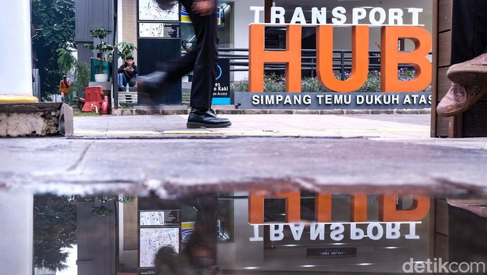 Halte Transport Hub 'Simpang Temu Dukuh Atas' menjadi fasilitas baru bagi warga yang menggunakan transportasi umum di kawasan Dukuh Atas, Jakarta. Yuk, intip fasilitasnya.