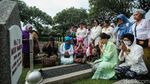 Ziarah ke Makam Pahlawan Sambil Berkebaya