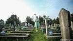 Ziarah ke Makam Pahlawan Sambil Berkebaya
