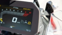 BMW Motorrad juga menyediakan paket fitur Driving Modes Pro sebagai fitur  opsional. Paket fitur ini terdiri dari Engine drag torque control (MSR), Dynamic Brake Control (DBC) dan Hill Start Control (HSC). Foto: Dok. BMW Motorrad