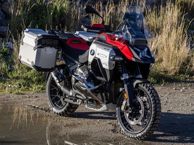 Lihat Lebih Dekat Moge Petualang Baru BMW yang Punya Tangki BBM 30 Liter!