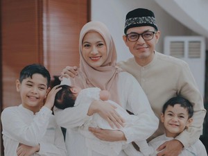 Momen Terindah Dude Harlino di 2025: Bawa Istri dan Anak-anak ke Kabah
