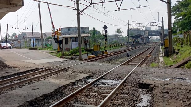 Flyover Cisauk sudah beroperasi mulai 29 Desember 2023. Kini Jalur Perlintasan Langsung (JPL) 95 yang terletak diantara Stasiun Cisauk - Cicayur, Kabupaten Tangerang akan ditutup.