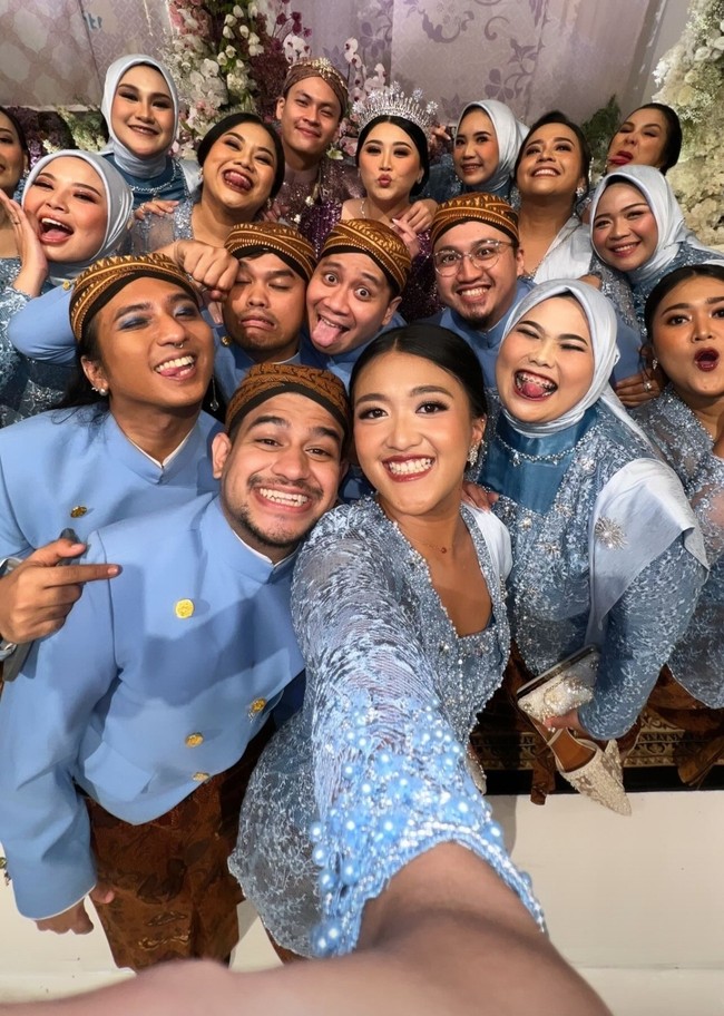 Gue udah nepatin janji gue ya ris, selamat atas pernikahan lo. Gue bener-bener seneng dan bahagia banget ngeliat lo akhirnya bisa dapat orang yang tepat untuk lo, gue selalu berdoa yang terbaik, sekali lagi selamat untuk Dipa dan Rissa. Semoga selalu bersama sampai selamanya. Dah sekarang giliran gue cari jodoh ya Ris, tulis Fadil di Instagram. Foto: Instagram