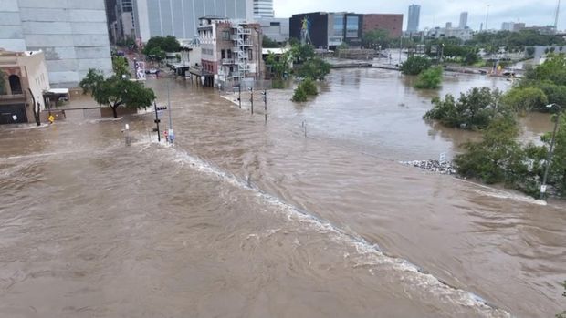 A drone view shows a flooded area, in the aftermath of Hurricane Beryl, in Houston, Texas, U.S. July 8, 2024, in this screen grab taken from a social media video. @cjblain10 via X/via REUTERS  THIS IMAGE HAS BEEN SUPPLIED BY A THIRD PARTY. MANDATORY CREDIT. NO RESALES. NO ARCHIVES.